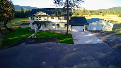 Luxury 4 bedroom apartment with amenities