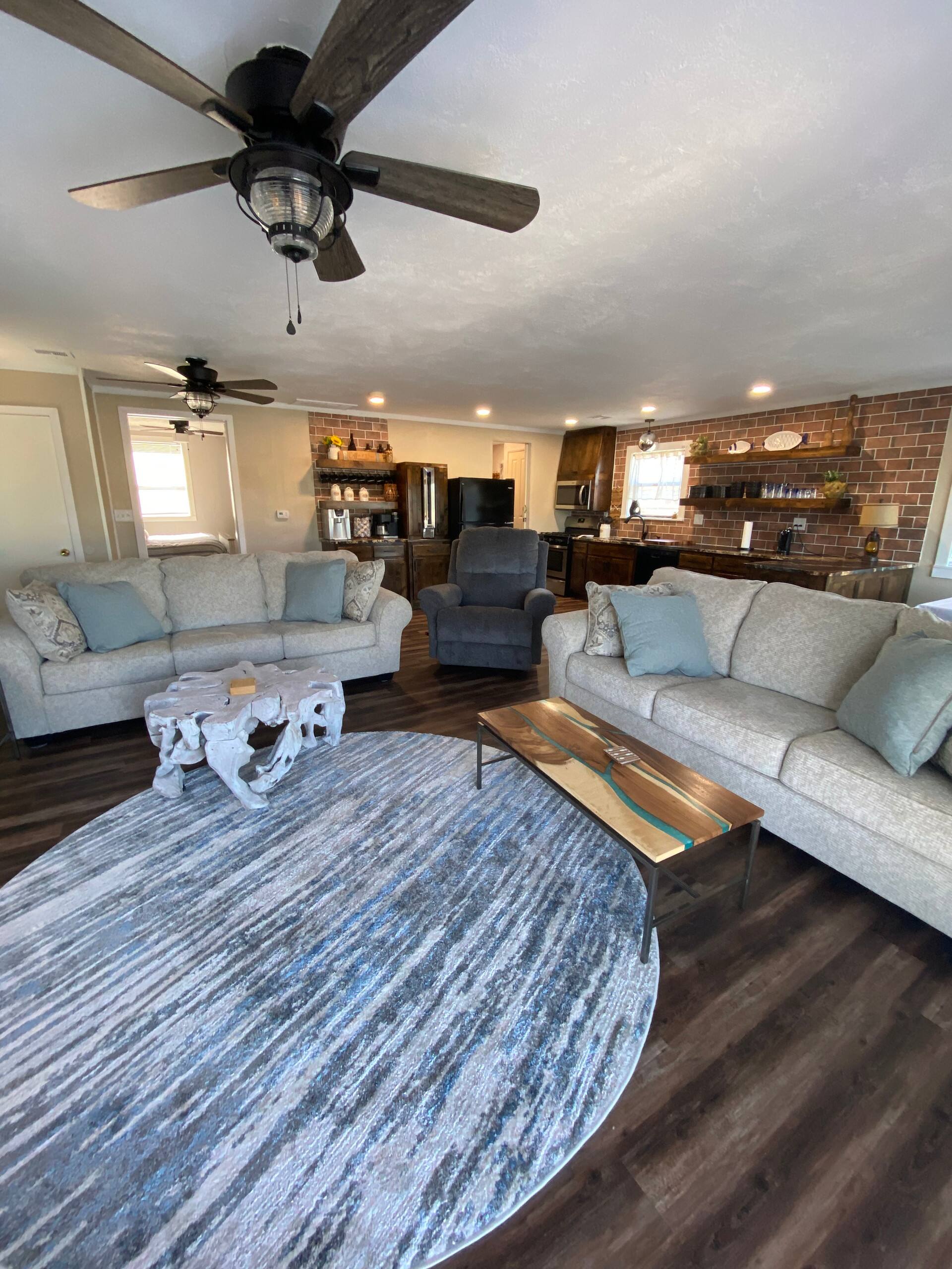 Cozy riverside cabin on the Neosho river