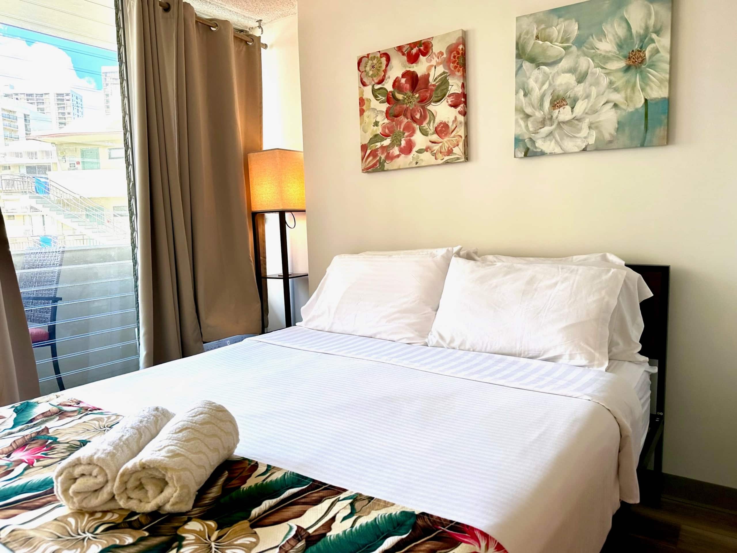WG 805 | Quiet studio w/ lanai, kitchenette & Pool - Image 8