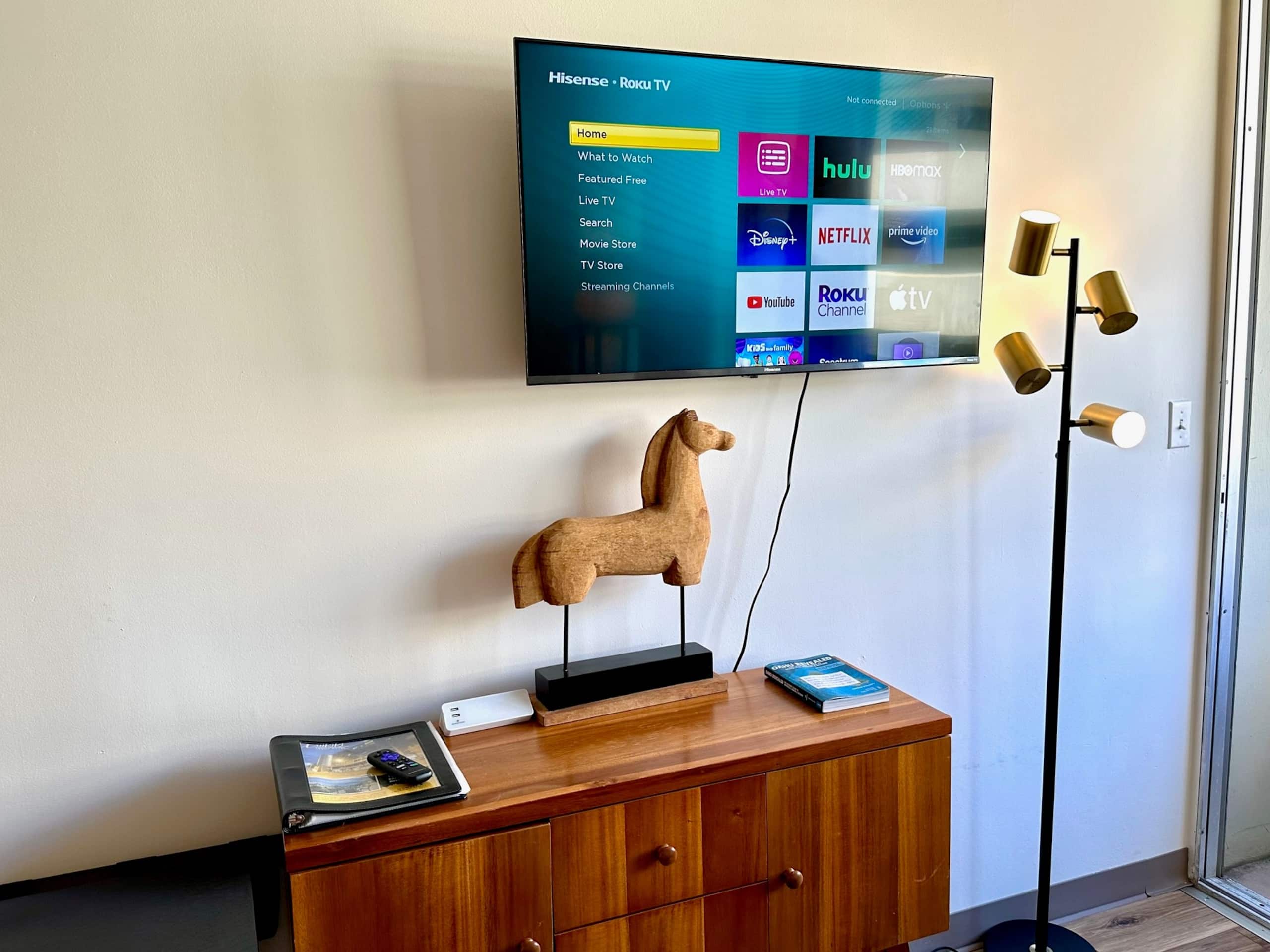 WG 805 | Quiet studio w/ lanai, kitchenette & Pool - Image 9