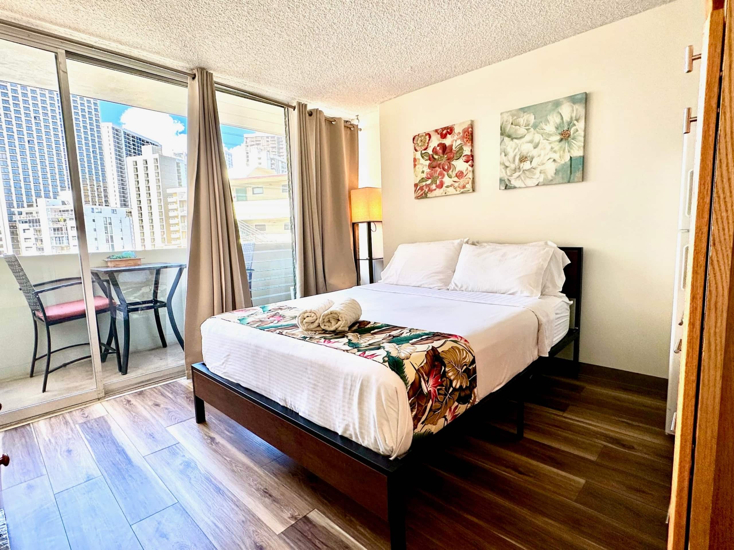 WG 805 | Quiet studio w/ lanai, kitchenette & Pool - Image 7