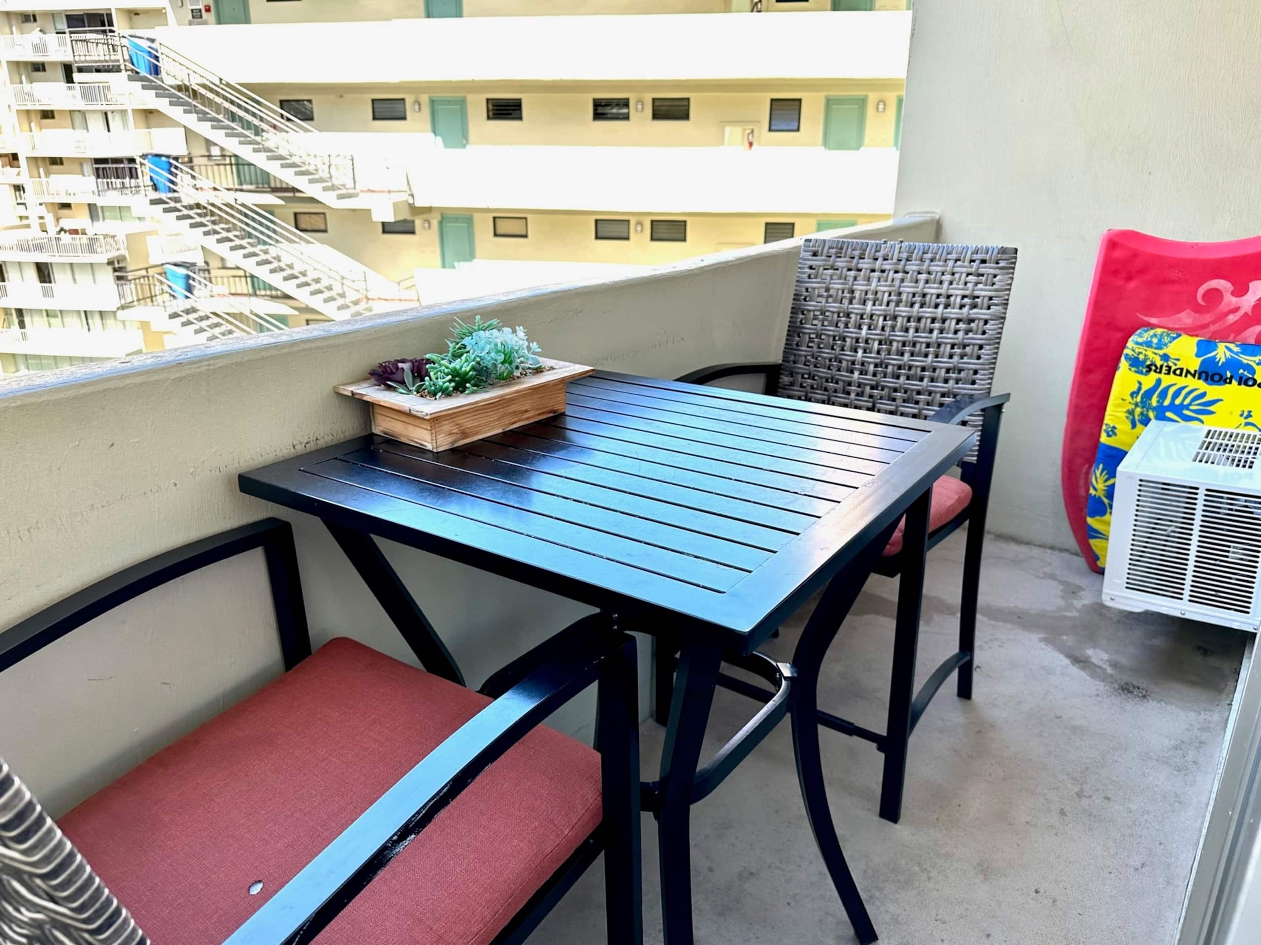WG 805 | Quiet studio w/ lanai, kitchenette & Pool - Image 27