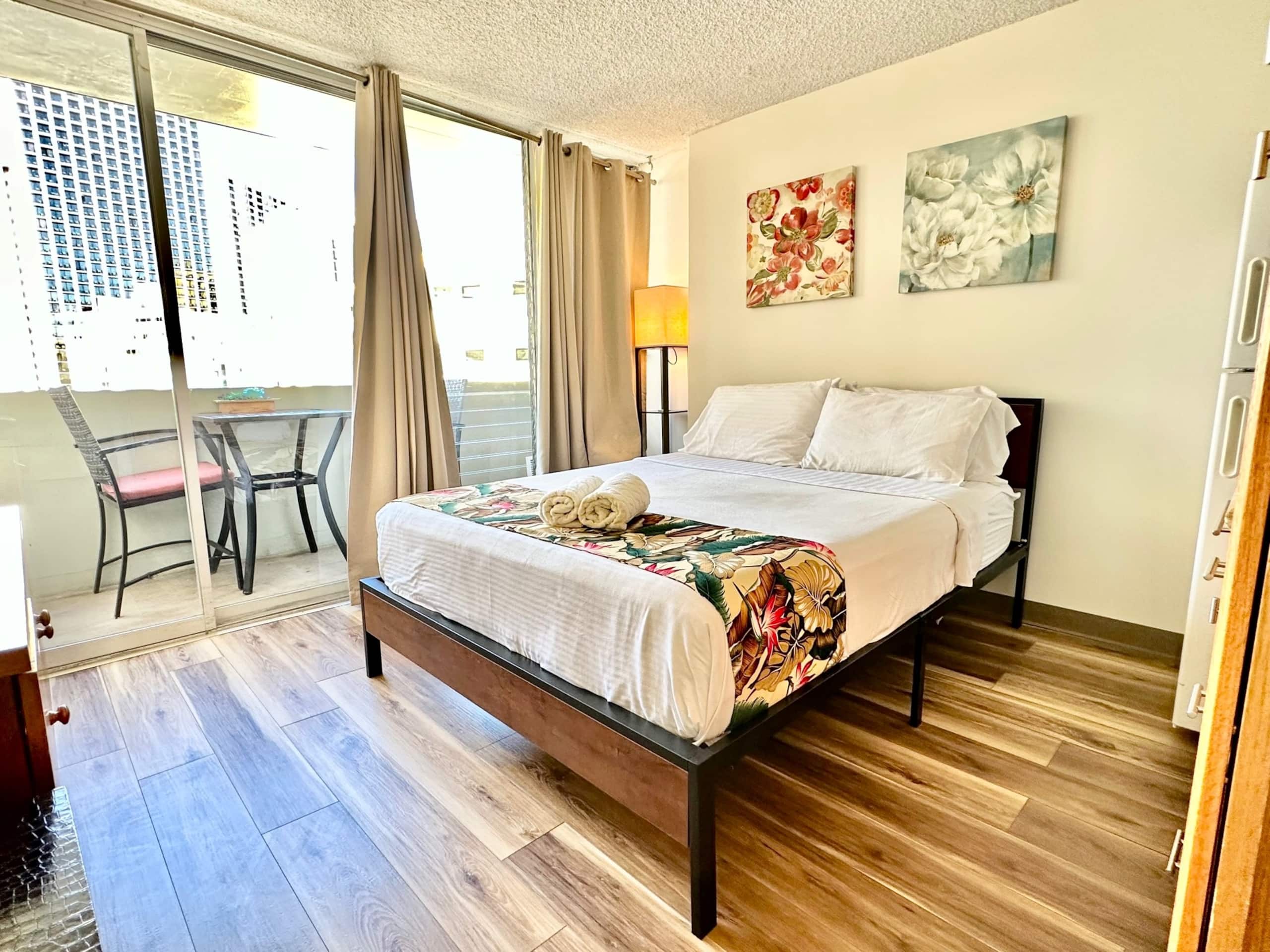 WG 805 | Quiet studio w/ lanai, kitchenette & Pool - Image 4