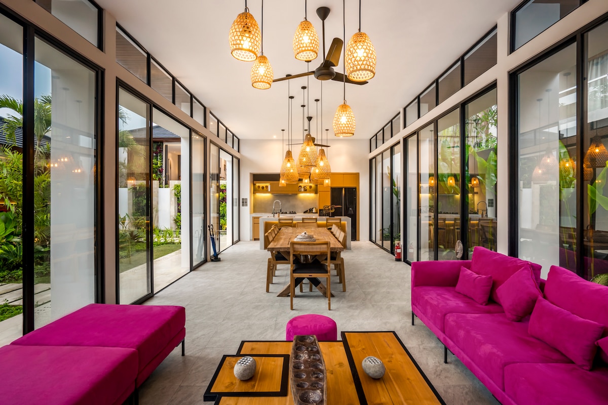 Villa in Ubud · ★4.88 · 5 bedrooms · 5 beds · 5.5 baths, comparabile Airbnb