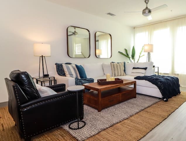 Lovely 2-bedroom Townhome