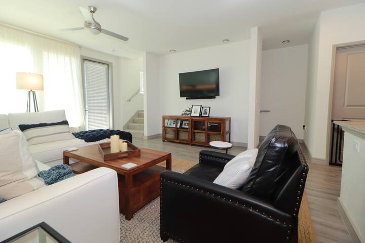 Lovely 2-bedroom Townhome gallery image 3