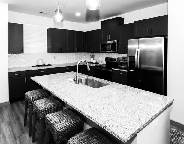 Lovely 2-bedroom Townhome gallery image 5