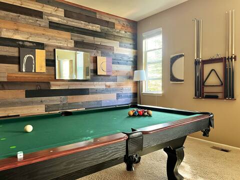 Large 5BR Retreat | Gym | Games | Office | I-25