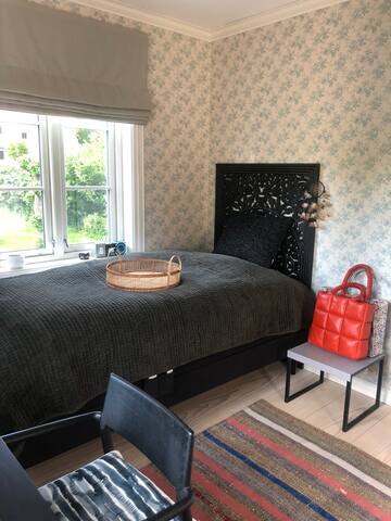 Central 3 bedroom loft with roof terrace & garden gallery image 5