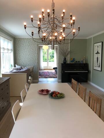 Central 3 bedroom loft with roof terrace & garden gallery image 3