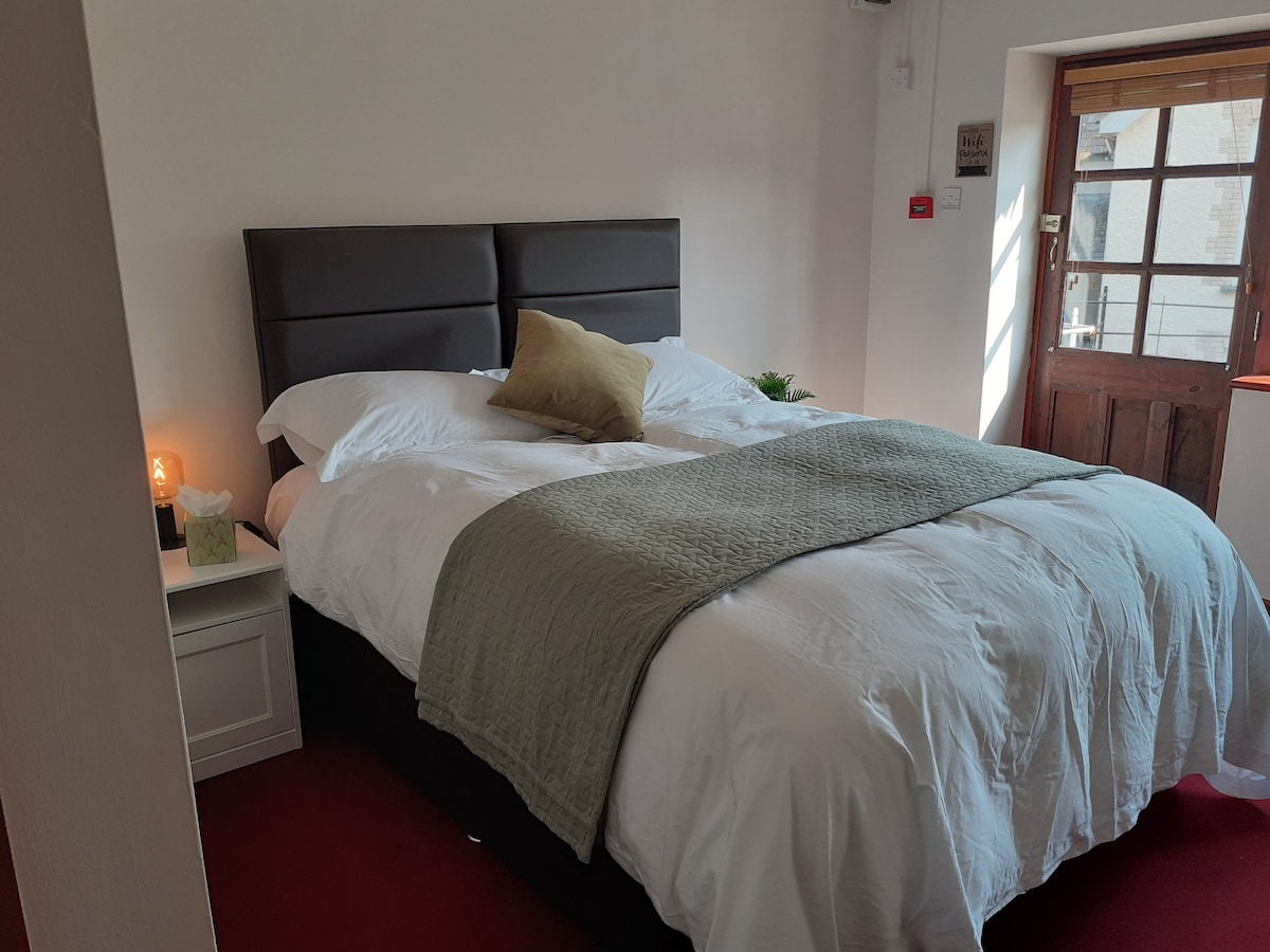 Welcoming en-suite Room close to the beach