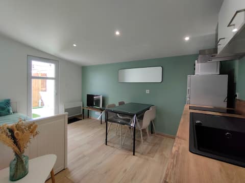 Top performing Airbnb: Cozy 2-room accommodation 15 minutes from Puy du Fou in Les Herbiers