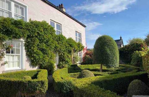 Lake District Georgian House, sleeps 12, Cartmel