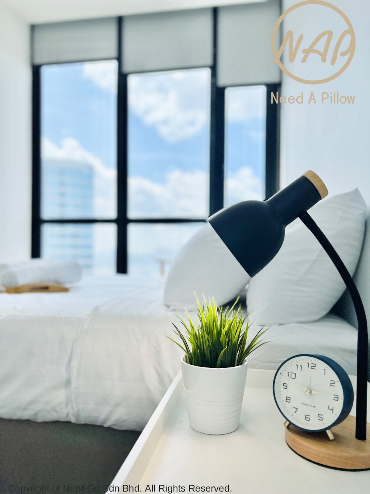 أغطية الأسرة والمناشف المغسولة حديثًا المقدمة عند وصول كل ضيف.:)