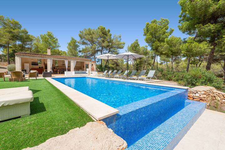 Lujosa “Villa Pins” con piscina entre naturaleza gallery image 3