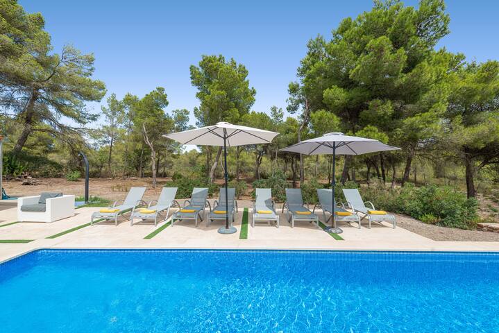 Lujosa “Villa Pins” con piscina entre naturaleza gallery image 5