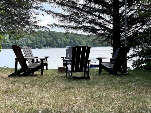 Modern 4 Bed/3 Bath LOG Cabin HOT TUB & SAUNA! gallery image 5