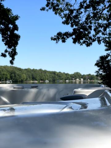 Modern 4 Bed/3 Bath LOG Cabin HOT TUB & SAUNA! gallery image 3