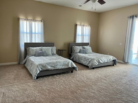 The Desert Den - cozy home with a nice view