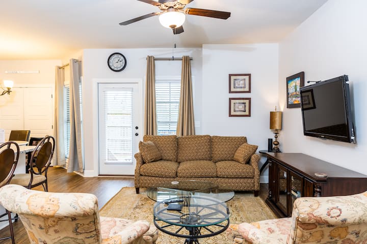 Eclectic Gameday Getaway - 3br Auburn Townhouse - Auburn, AL
