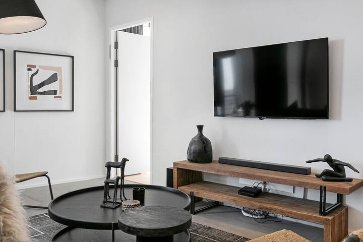 Vibrant Living in the heart of Sea Point (Apt 606) gallery image 2
