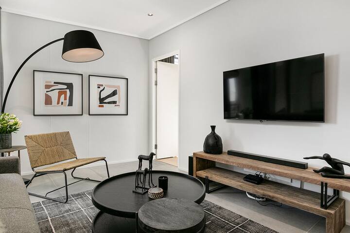 Vibrant Living in the heart of Sea Point (Apt 606) gallery image 4