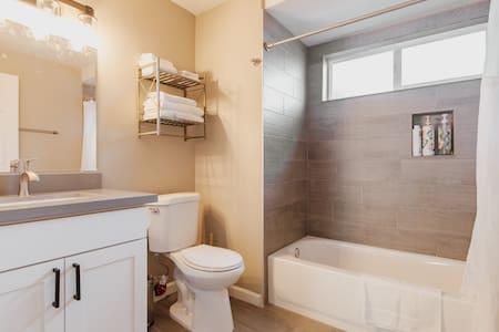 Spacious full bathroom