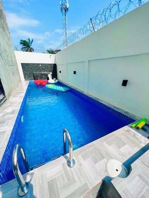 Modern 5-bedroom villa with pool