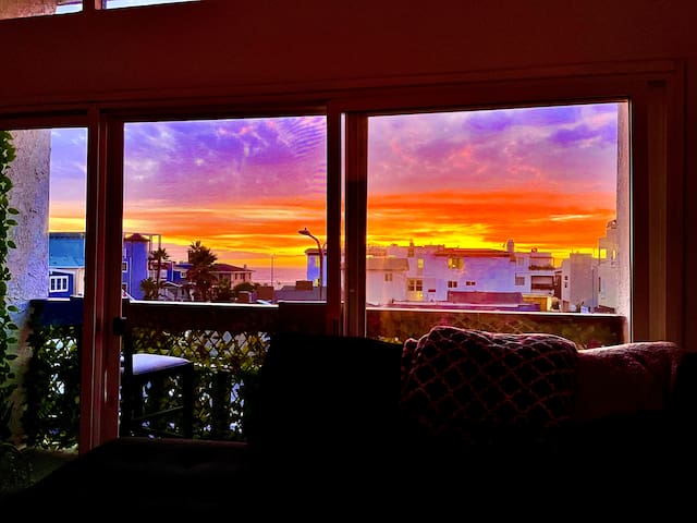 Ocean View – 1/2 Block off Hermosa Sand – 2 Garage