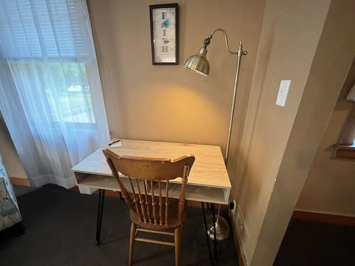 Lovely 2 Bedroom W/ Tvs Free Wi-fi Upstairs Unit - Fort Wayne, IN