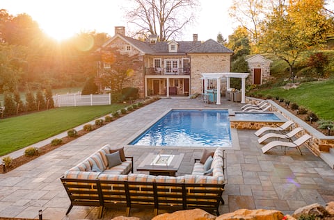 Mill Road Farmhouse: Restored with Beautiful Pool.