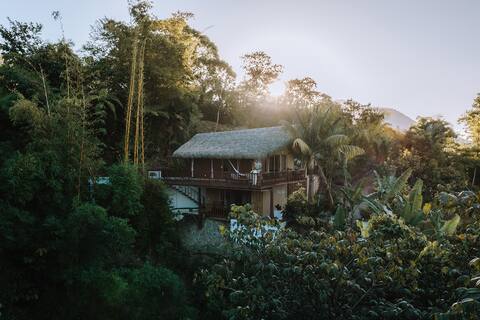 Award Winning Pura Vida Ecolodge. Very Private