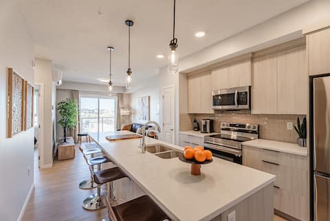Popular Airbnb listing: Cozy condo, AC/UG Parking, 15 mins to YYC in Carrington