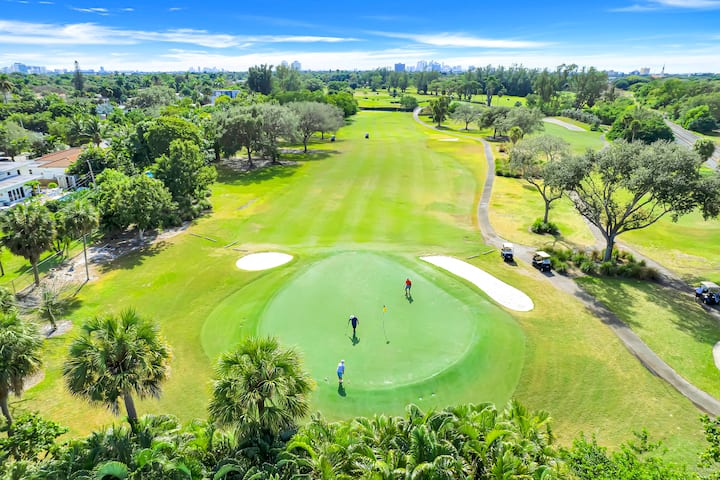 Villa Parque – Miami Shores Public Golf course directly across the street from the house