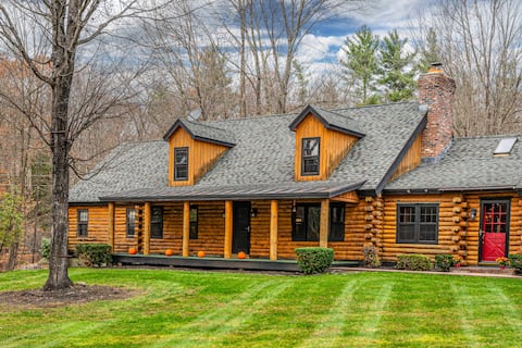 Private Cabin w/ Golf Sim and Ultimate Game Room