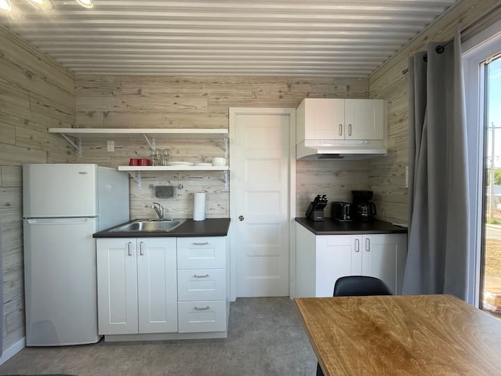 Mini Appartement Orange Au Coeur Du Village - La Tuque