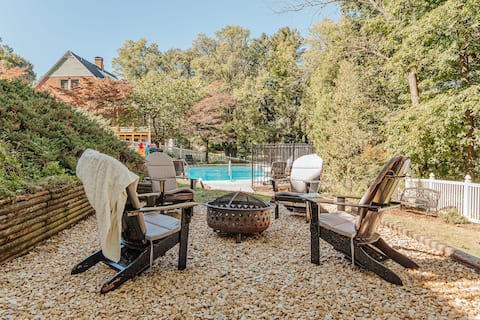 Downtown Riverview Castle with Pool and Hot Tub!