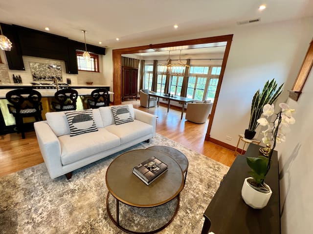 Inspired, luxe living in Logan Square on BLVD PH