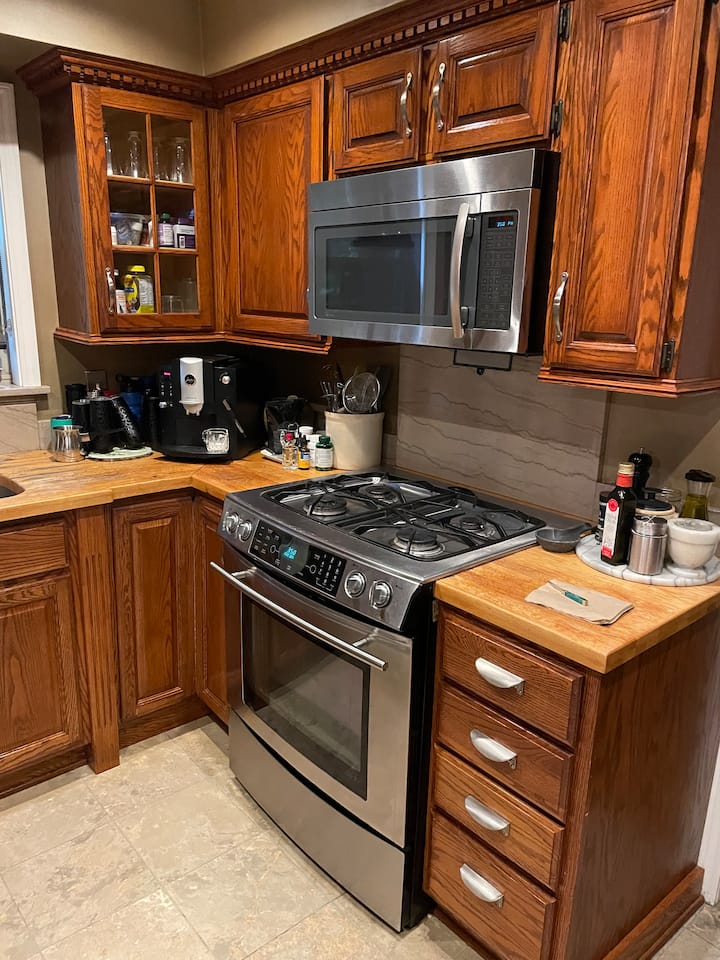 Large Family Home With Private Yard. - Monroeville, PA