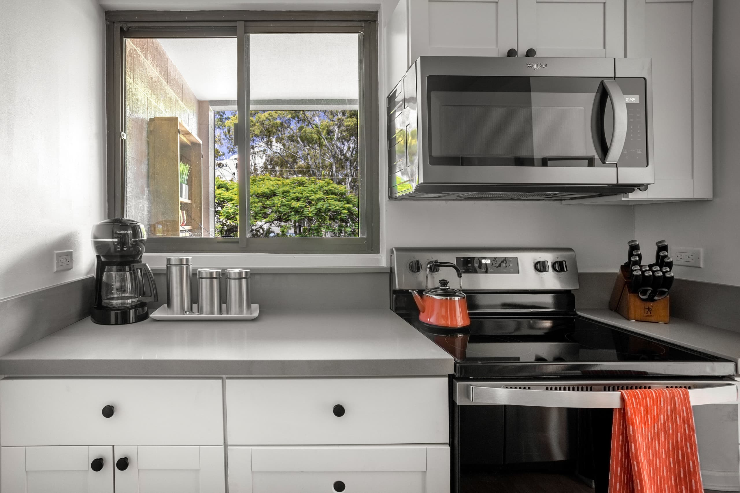 Condo in Lahaina · ★4.93 · 1 bedroom · 2 beds · 1 private bath - Image 6