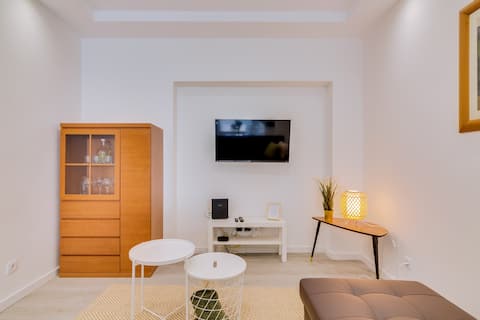 Top performing Airbnb: Elegant apartment in the center of Faro in Faro