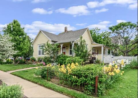 Historic Charming Cottage | Walk to Restaurants