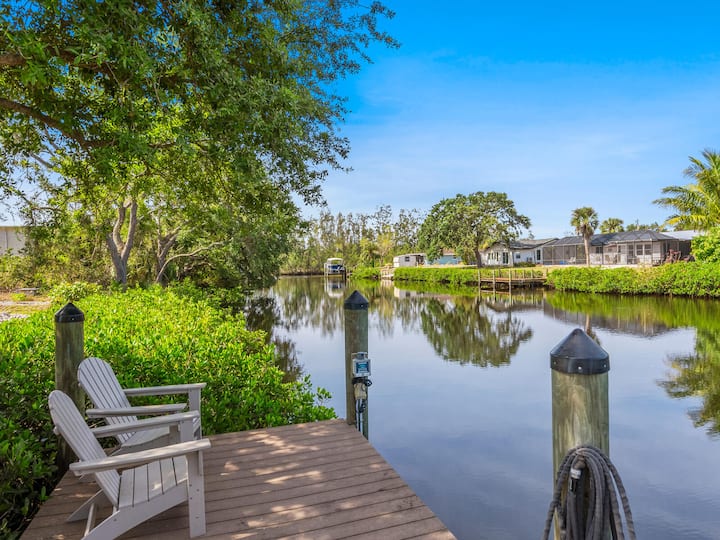 Tropical Waterfront Cottage Dock & Optional Boat Cottages for Rent