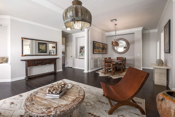 Lovely 4 Bed 2 bath with Private Backyard Pool!