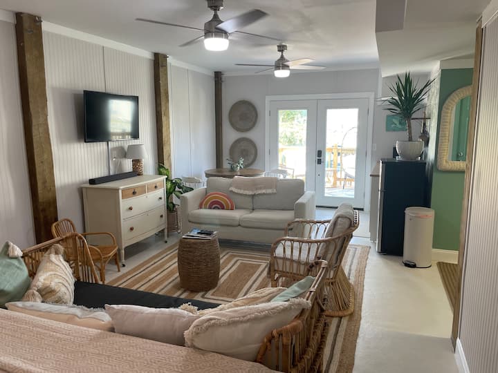 Private One Bedroom Studio in Kill Devil Hills Apartments for Rent in