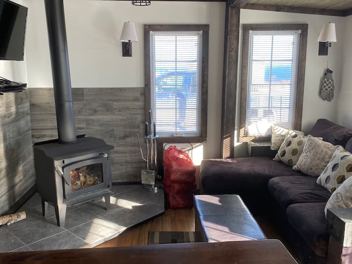 Flatrocks 2br Stay + Hot Tub & Partial Ocean View - Carbonear
