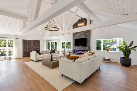 Modern Farm House ! Entertainers Dream  4000 Sqft