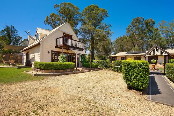 Firefly – Full Resort – House, Cottage and Grounds