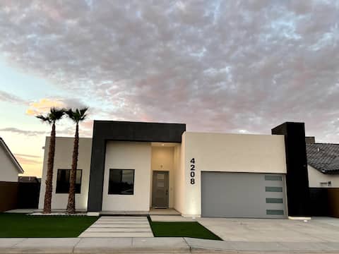 Contemporary 3 Bedroom Home + Pool