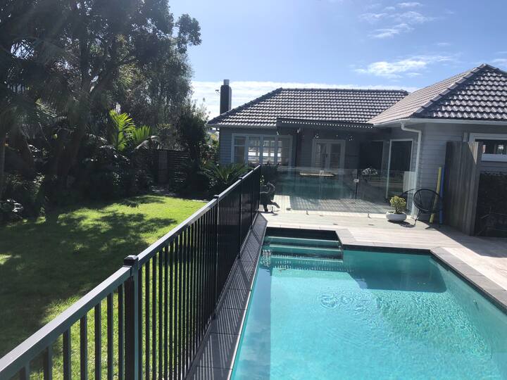 Mount retreat with pool Houses for Rent in Mount Maunganui, Bay of